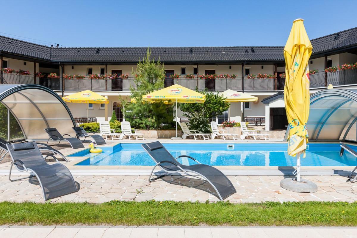 Perła Bałtyku Hotel Pustkowo Bagian luar foto