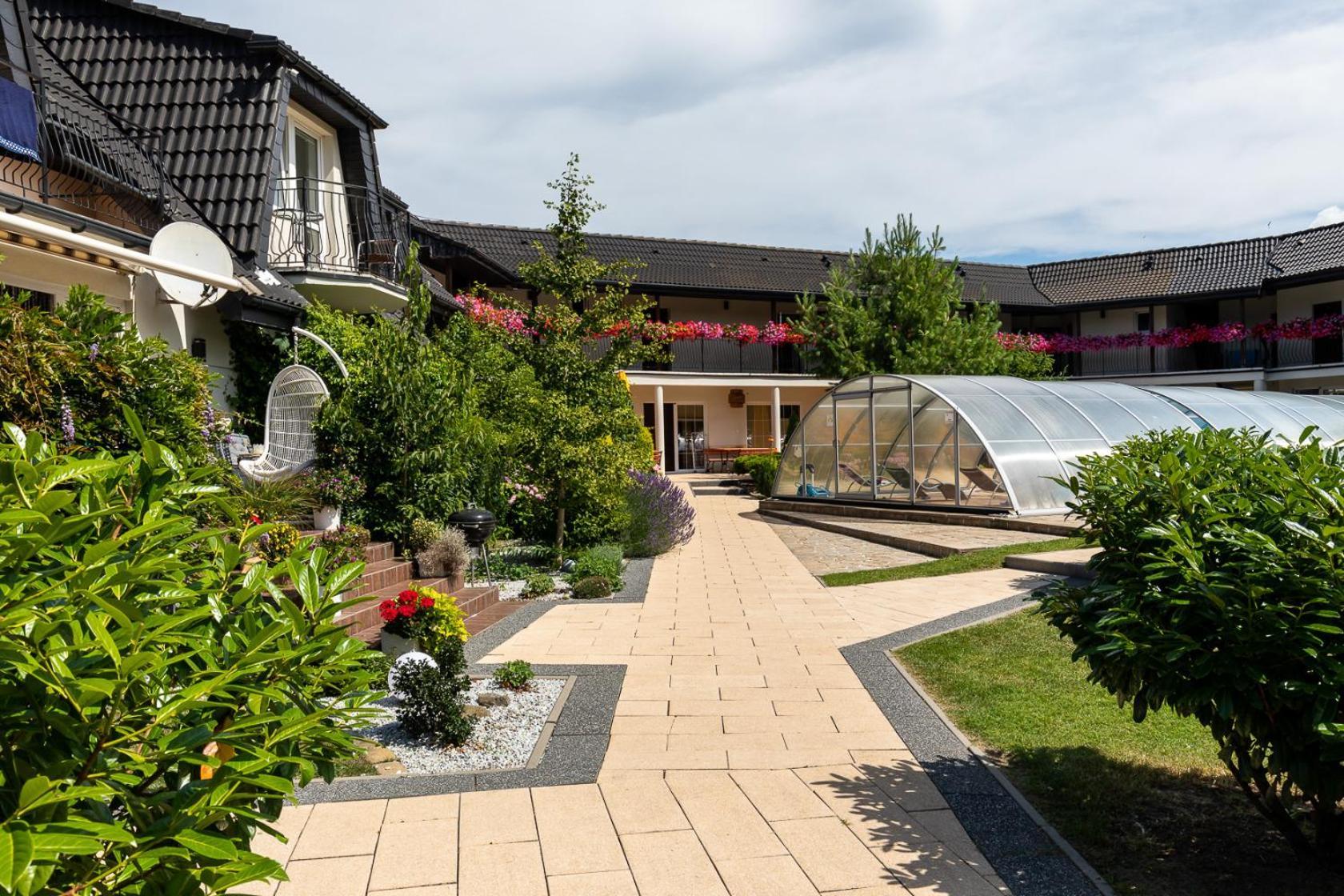 Perła Bałtyku Hotel Pustkowo Bagian luar foto